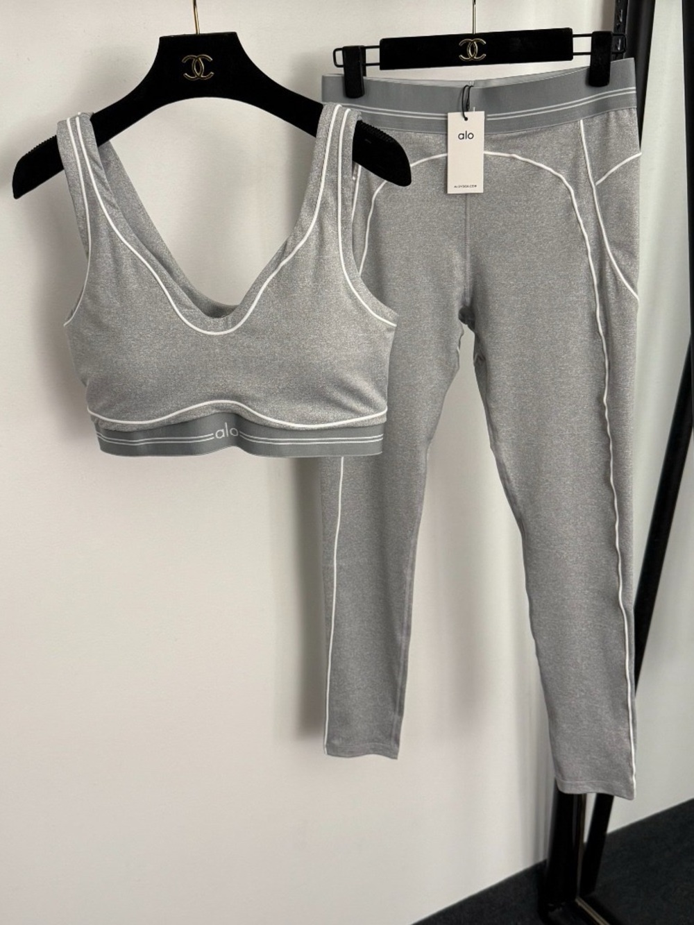 ALO Yoga Silver Seam-Detail Sports Bra